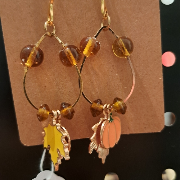 Cute Fall earrings - Picture 2 of 2